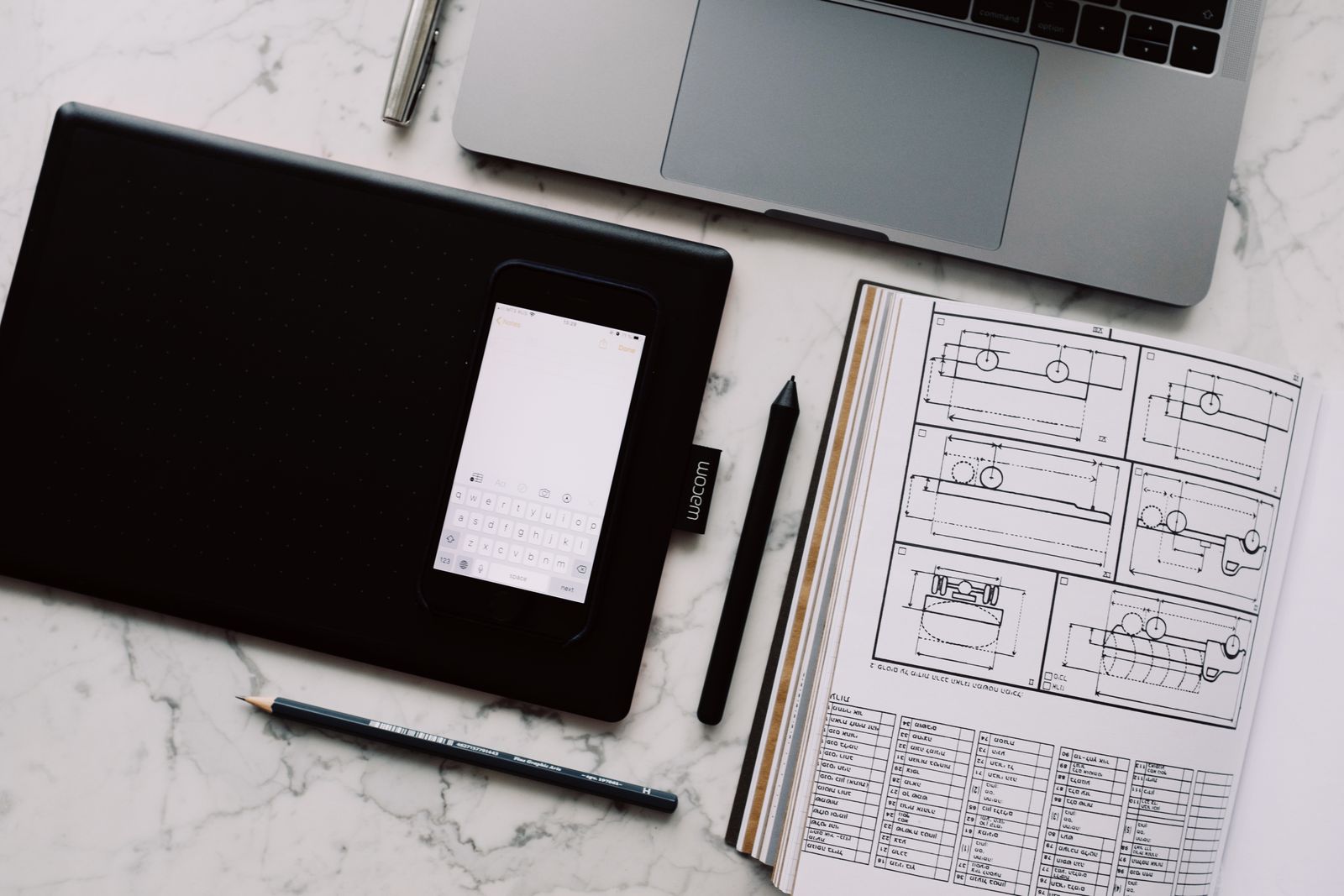 Planches de croquis d’interface et tablette graphique